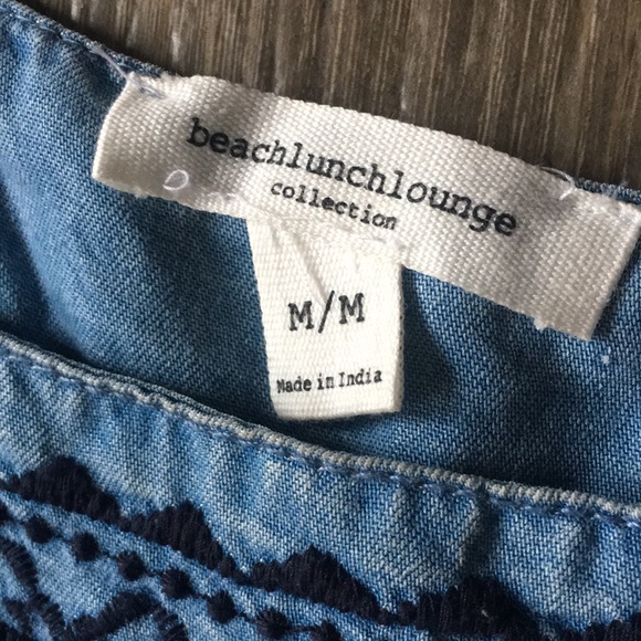Cute ‘beach lunch lounge’ chambray sundress, size Medium - Picture 5 of 6